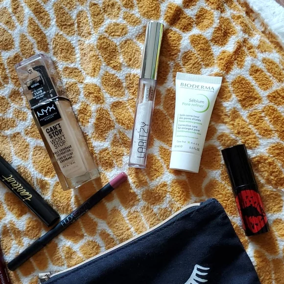 Makeup bundle - Picture 3 of 3